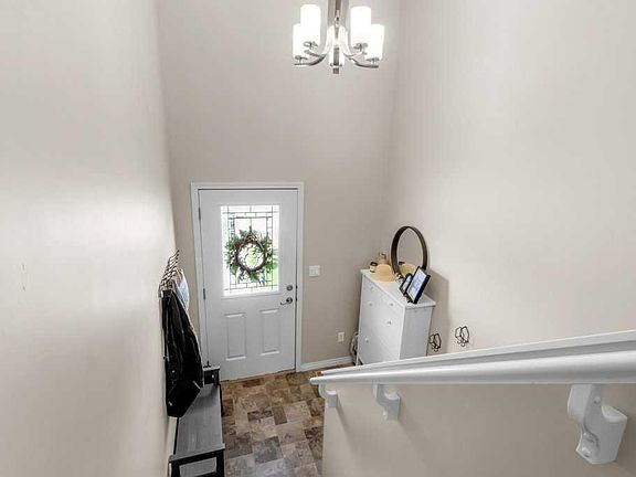 3rd image of 125 NE Henderson Cres