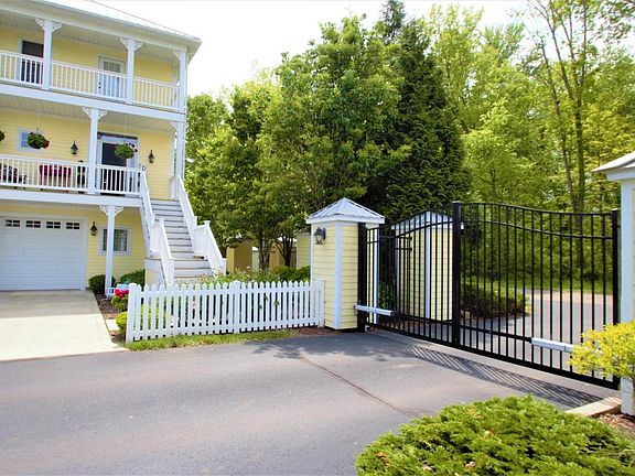 4th image of 4455 Hunts Landing Rd APT 16D