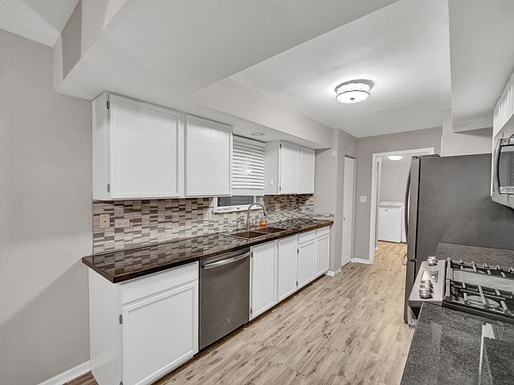 4th image of 12255 Fairway Cir Unit A