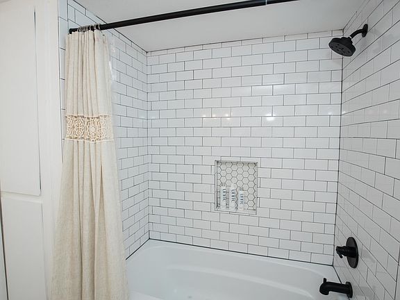 5th image of 3030 E Clarendon Ave Unit 8