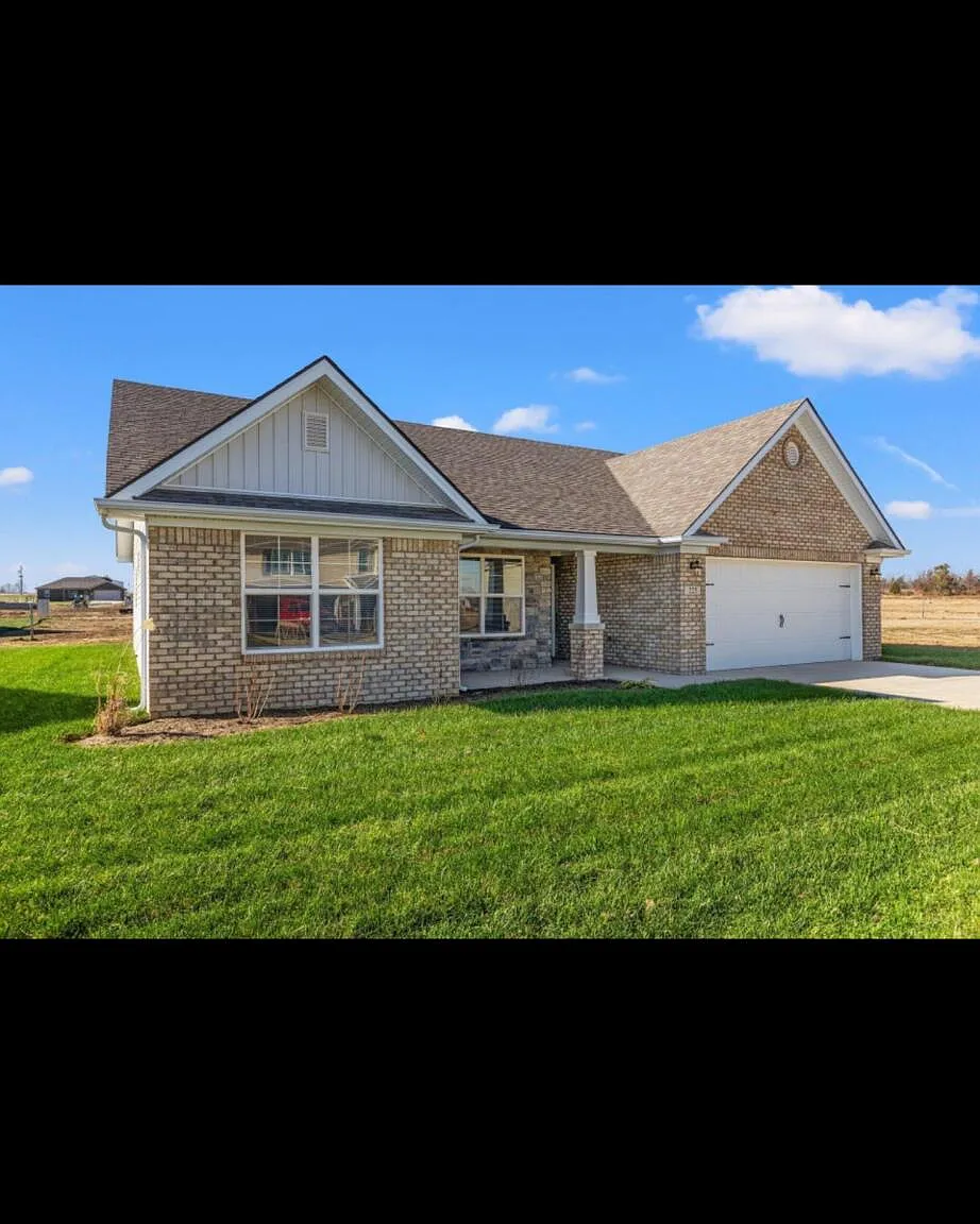 3 bed, 2.0 bath, 1625 sqft, $1,895 — Photo 2