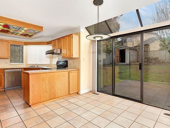 4th image of 10446 Fraserglen Dr