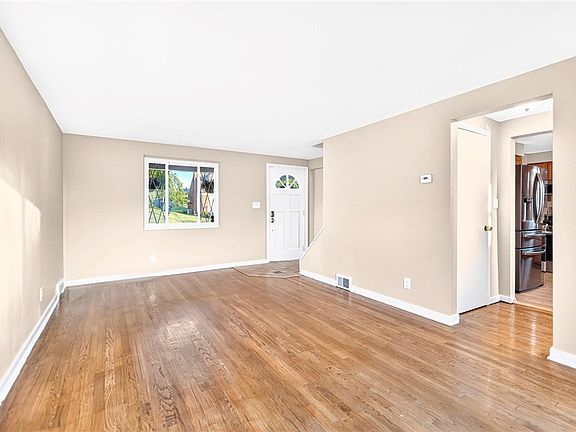 4th image of 434 Regency Dr