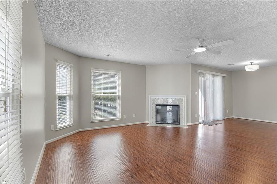 1st image of 514 24th St APT 205