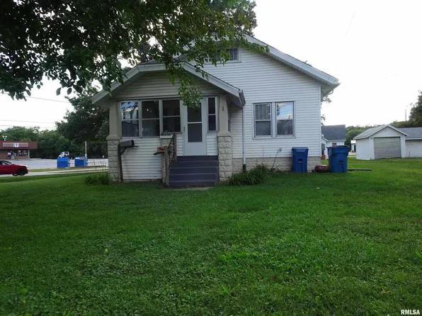917 3rd St, Silvis, IL 61282