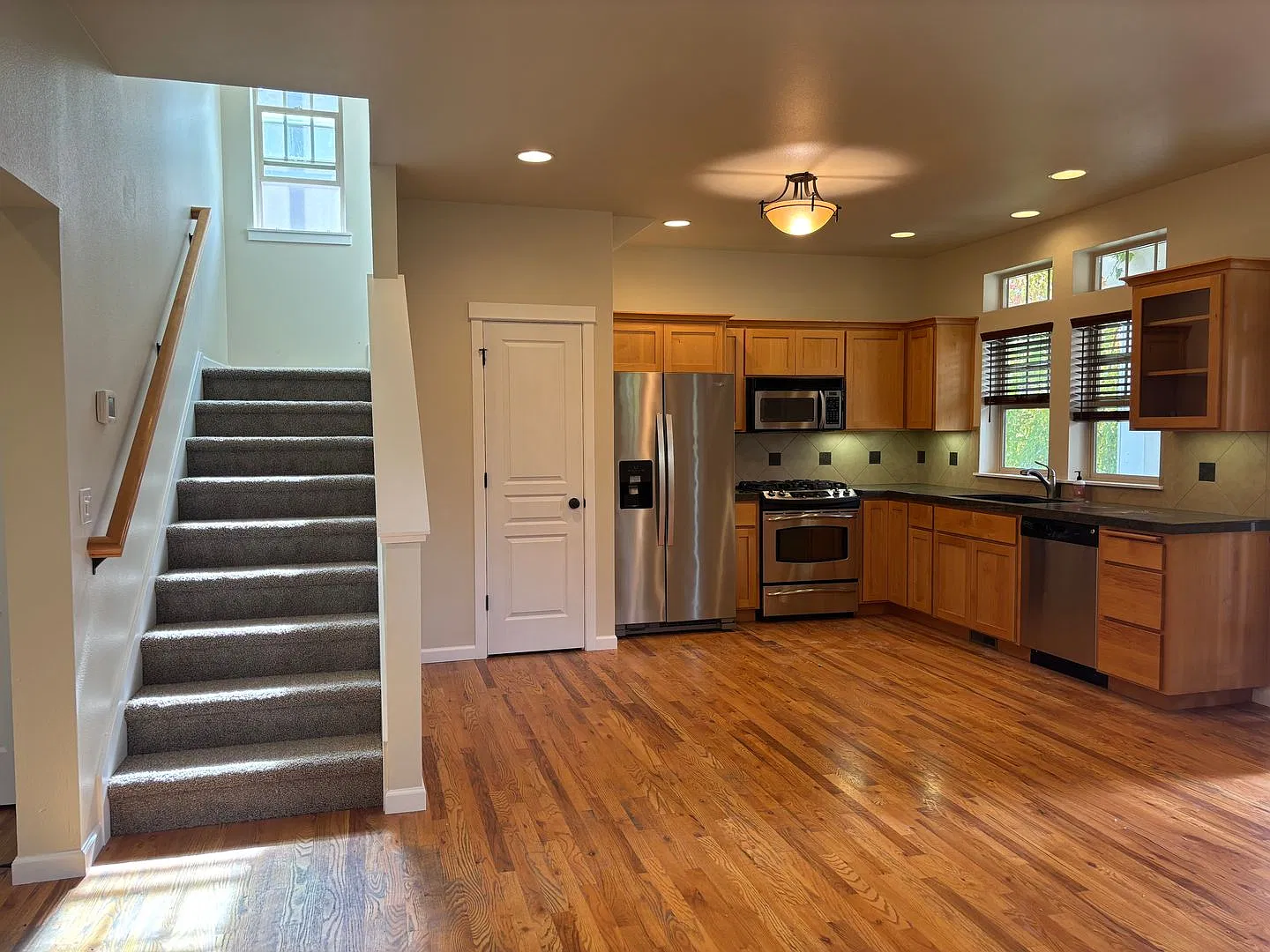 1322 NW Mt. Washington Dr — Photo 3