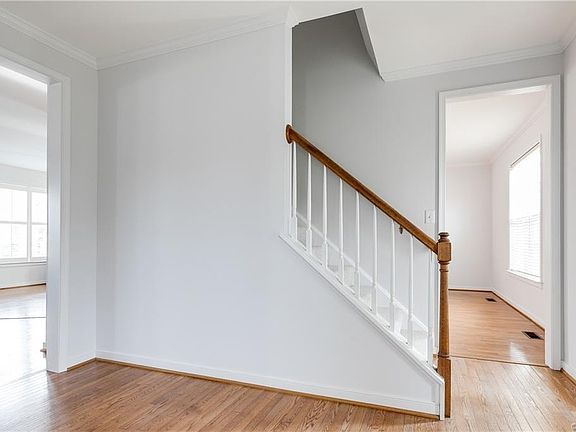 3rd image of 6922 Staunton Ave