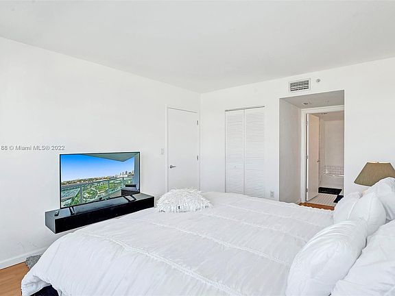 4th image of 650 West Ave APT 1210
