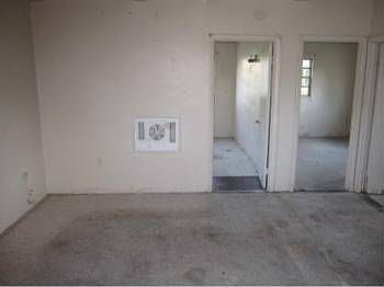2nd image of 911 Randall St
