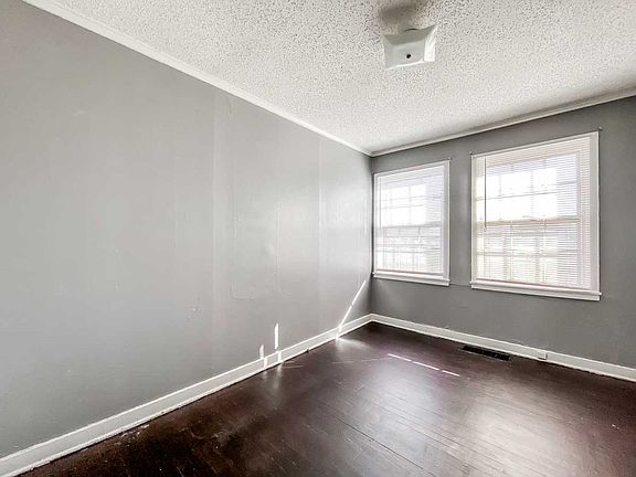 4th image of 2721 N Adams St #2719