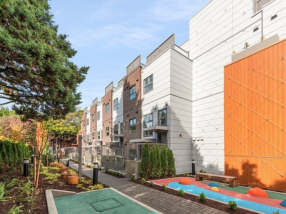 4th image of 4575 Granville St #1456850