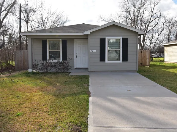 3216 Moore Ave, Bay City, TX 77414