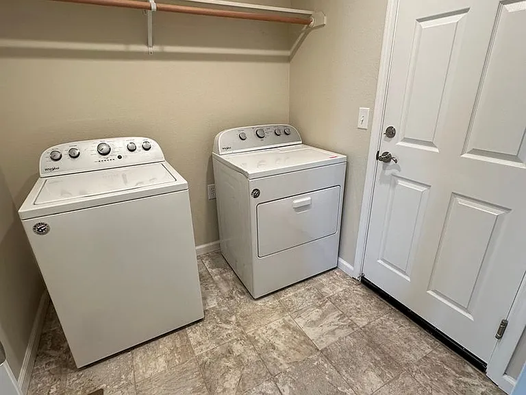 4561 Spaight Way — Photo 4