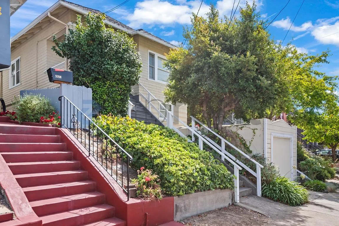 2 bed, 928 sqft, $4,995 — Photo 1