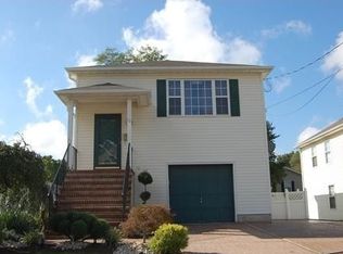 12 Ives Ct, Monroe Township, NJ 08831