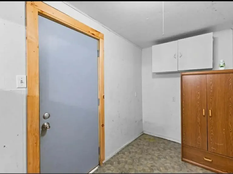 909 Baker St — Photo 10