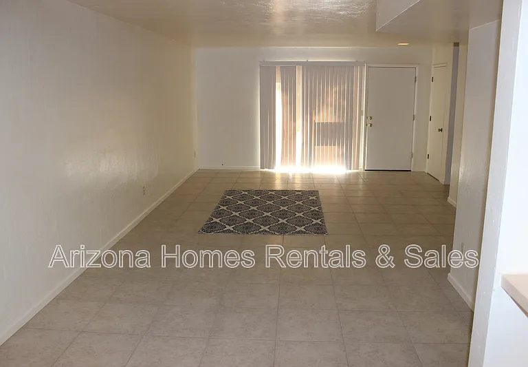 621 S Kacee Ave — Photo 3