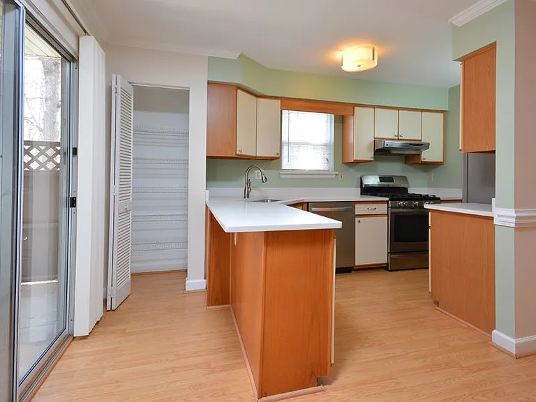 425 Summerwalk Cir — Photo 16