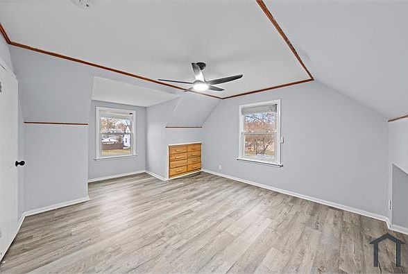 2nd image of 5352 W 90th St