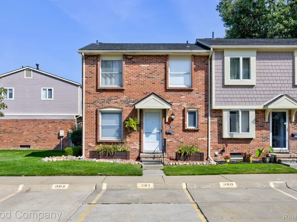 19840 N Great Oaks Cir, Clinton Township, MI 48036