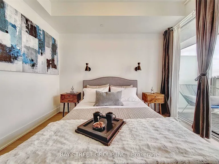 200 Bloor St W #1409 — Photo 31