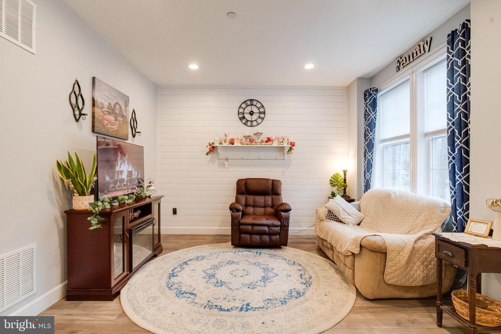 708 Hyde Park Rd, Essex, MD - View 5
