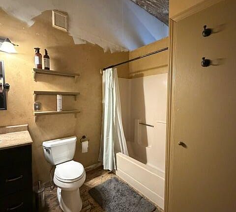 5th image of 143 Lyndon Cir