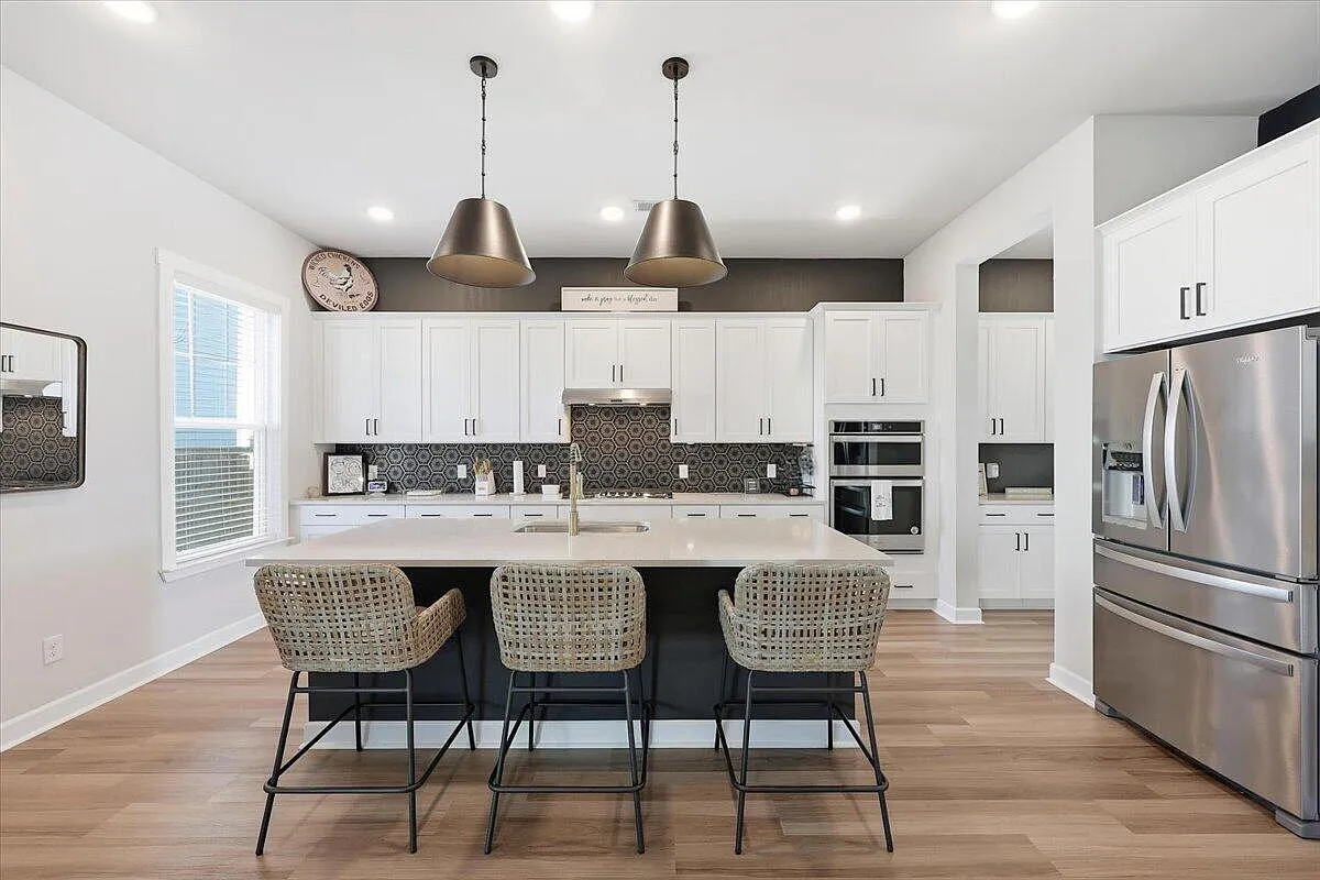 4 bed, 3.0 bath, 2740 sqft, $3,595 — Photo 3