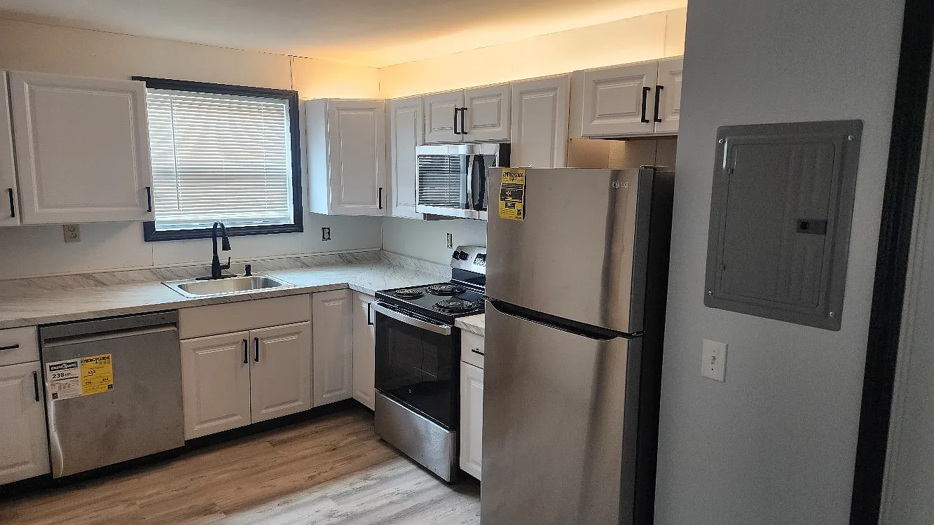 Newly Renovated...Cozy 1-Bedroom Apartment in Charming Randolph, VT — Photo 1