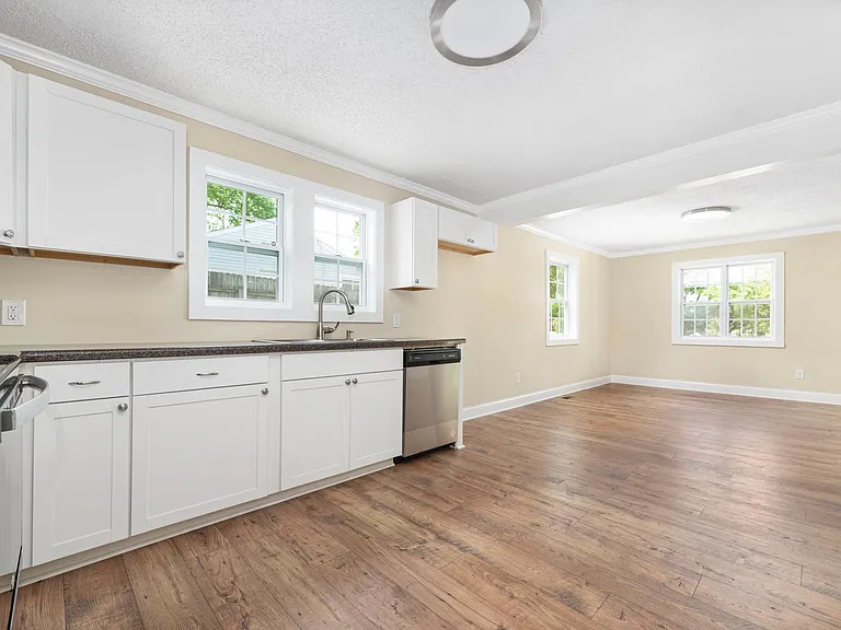 441 W Springs St — Photo 14