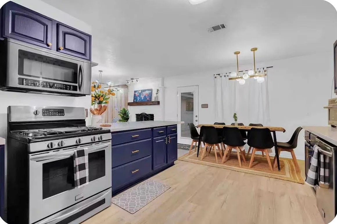 4 bed, 2.0 bath, 1730 sqft, $2,600 — Photo 3
