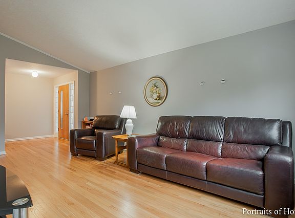 3rd image of 1040 S Myrtle Ave