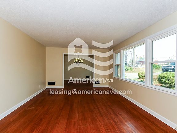 1632_003_living_room_3.jpg