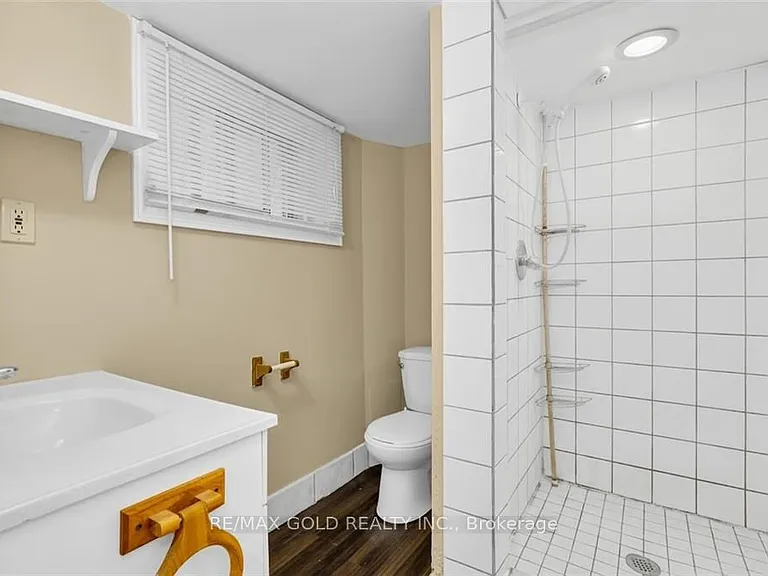 746 King St W — Photo 15