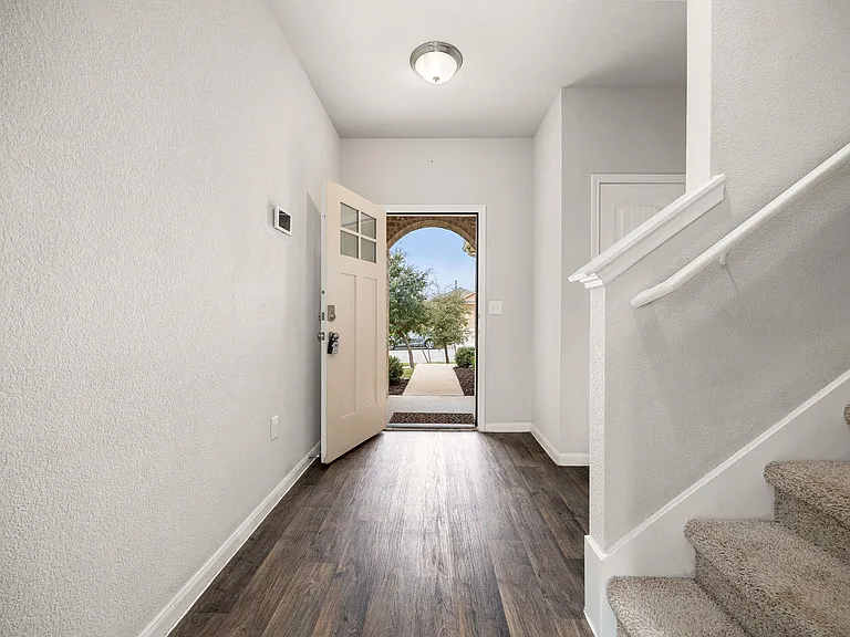 13925 Heywood Dr — Photo 4