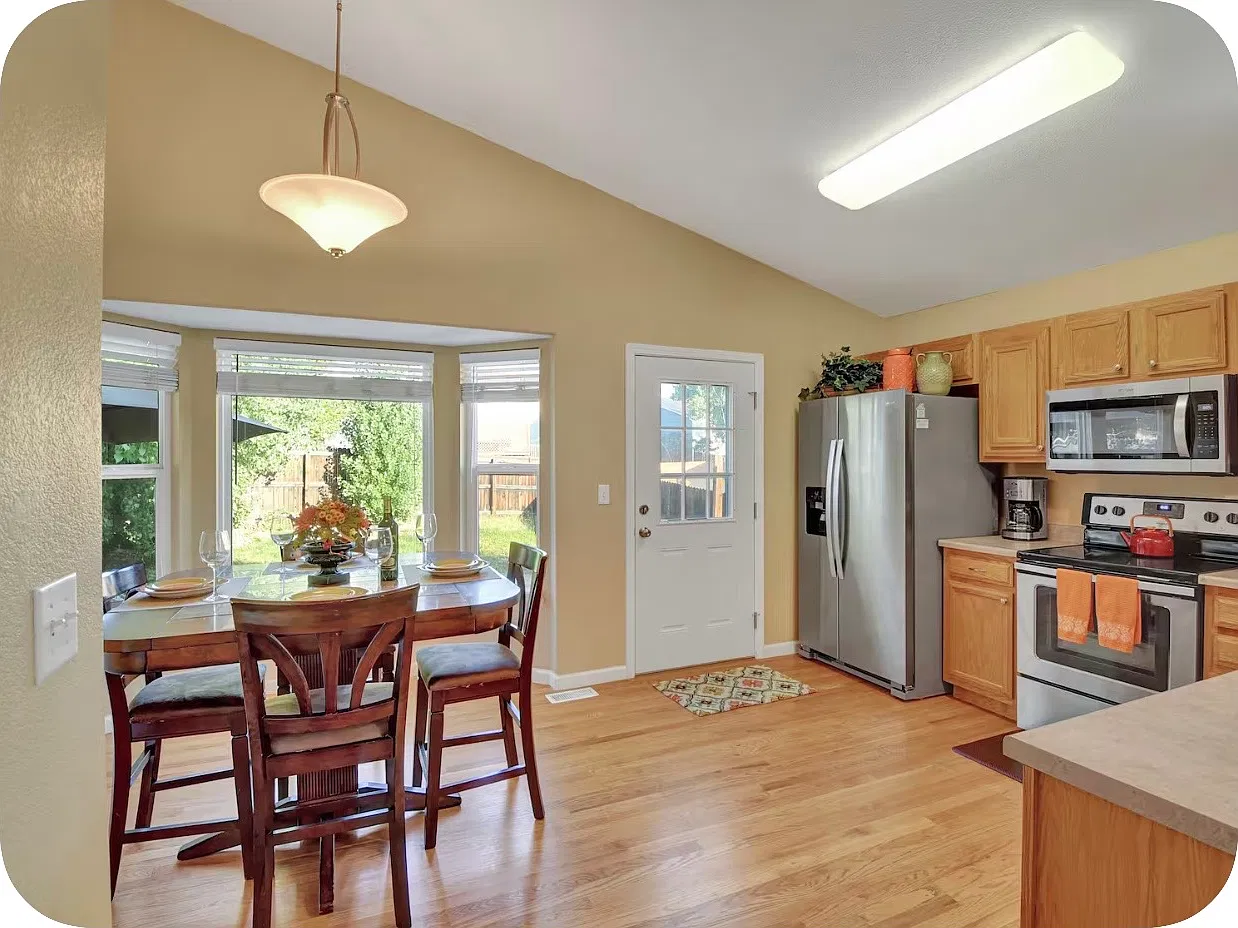 4 bed, 2100 sqft, $2,900 — Photo 4