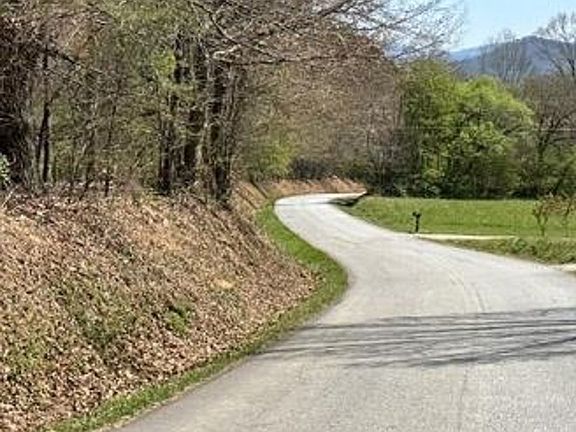 Exterior Neighborhood (street photo)