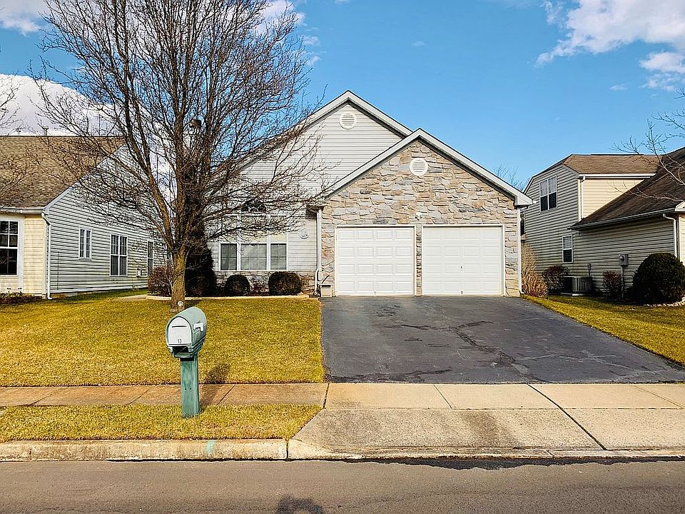 13 Honey Suckle Ct