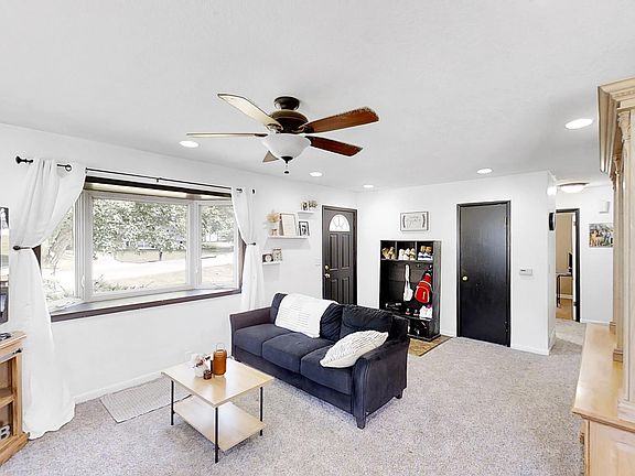 3rd image of 2607 Victory Dr