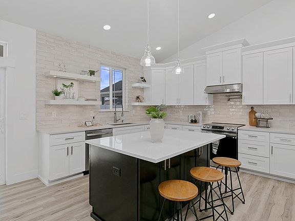 5th image of 3905 Palisade Ave