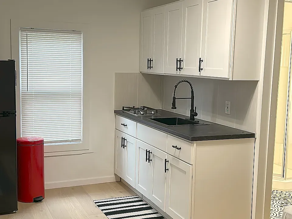 Studio, 400 sqft, $1,290 — Photo 4