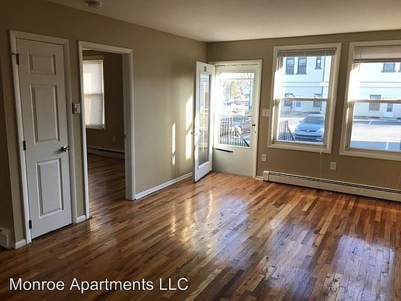 4th image of 321 Monroe St APT 3C