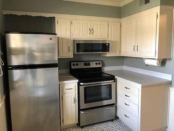 4th image of 464 W 104th St Unit D