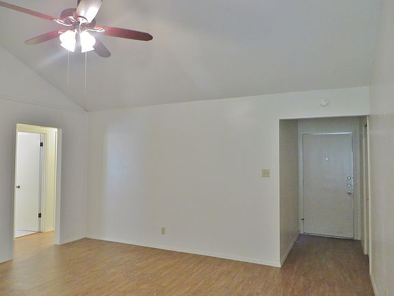 4th image of 307 Golden Oaks Dr