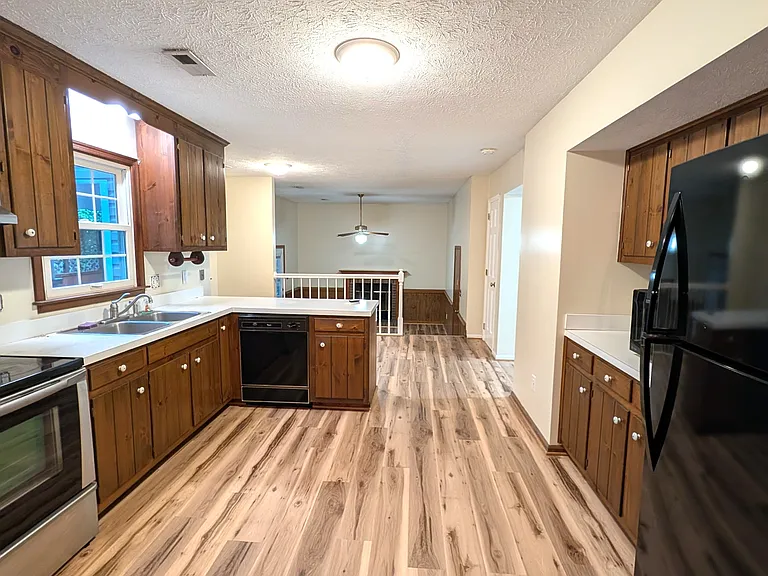 32 Gambol St — Photo 7
