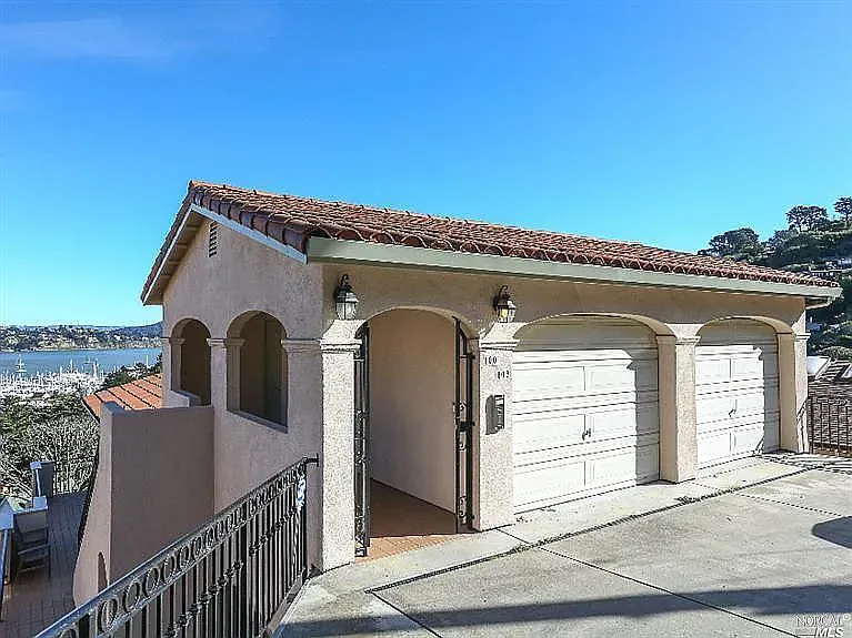 3 bed, 3000 sqft, $8,995 — Photo 3