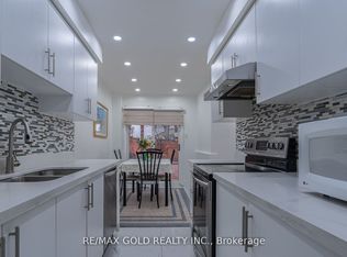 102 Bunchberry Way, Brampton, ON L6R2E8