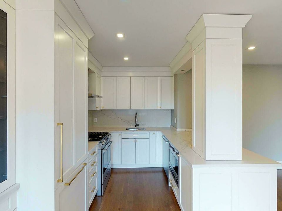 1st image of 30 Park Ave #21PHA