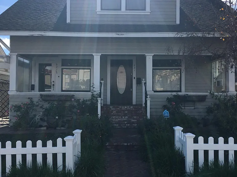 621 W 11th St — Photo 2