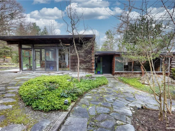 7311 Barberry Ln, Manlius, NY 13104